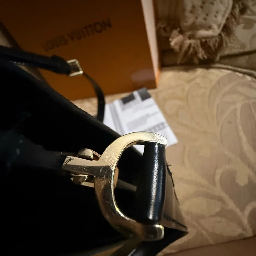 LOUIS VUITTON Capucines Black EPI Leather Women's Shoulder Bag - Picture 10 of 17